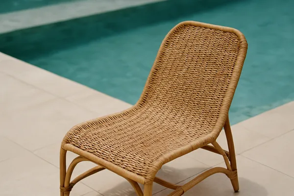Cuidados Básicos com Móveis de Rattan em Áreas de Piscina