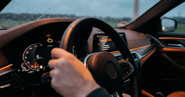 luz do motor acesa no painel